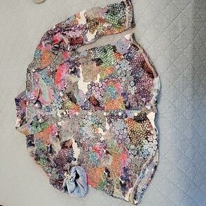 EUC Snoskins round hem button front top sz XL